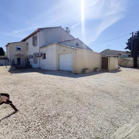 Margaillan - Parking - Jardin - Clim Arles